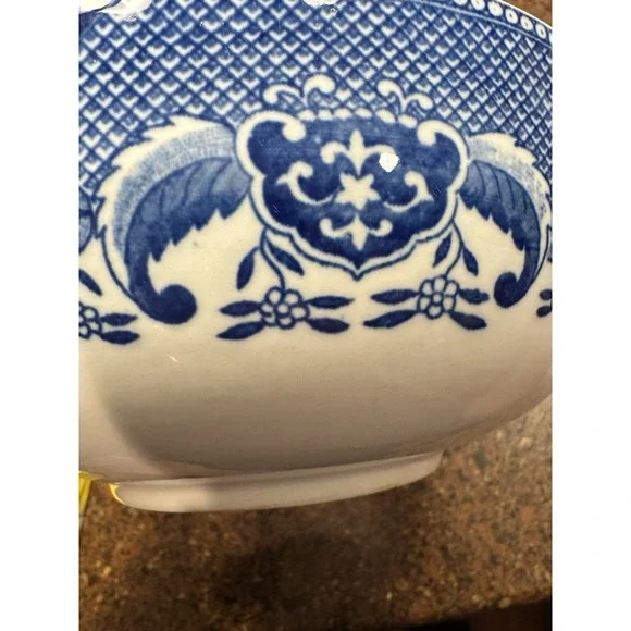 Vintage Blue Willow Serving Bowl - Unmarked 1940s-80s Blue & White Transferware - Picture 9 of 11
